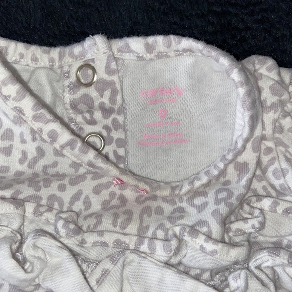 Carter’s onesie - Picture 3 of 3